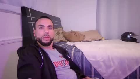 Snapshot of jcmax305 chatting on March 5, 6:33 am JcMax305 online show from March 5, 6:33 am