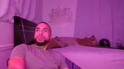 Snapshot of jcmax305 chatting on March 9, 3:32 am JcMax305 online show from March 9, 3:32 am