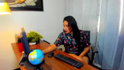 Snapshot of jean_foster chatting on November 1, 6:43 pm Mistress Jane Foster online show from November 1, 6:43 pm