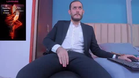 Snapshot of jeanpiere02 chatting on November 28, 3:42 am Jeanpiere online show from November 28, 3:42 am