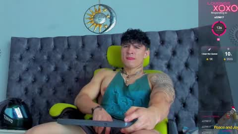 Snapshot of jeins_carter chatting on December 3, 1:43 pm JC online show from December 3, 1:43 pm