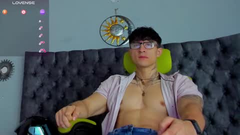 Snapshot of jeins_carter chatting on December 5, 2:11 pm JC online show from December 5, 2:11 pm