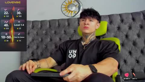 Snapshot of jeins_carter chatting on January 3, 1:47 pm JC online show from January 3, 1:47 pm