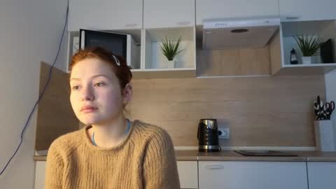 Snapshot of jelly_cherry chatting on December 11, 9:19 am Emily online show from December 11, 9:19 am