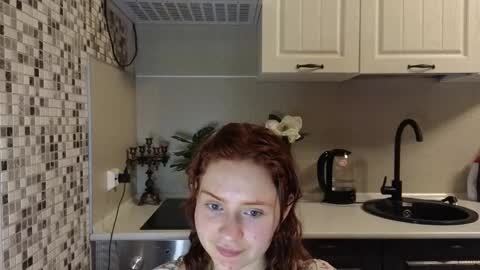 Snapshot of jelly_cherry chatting on December 16, 9:31 pm Emily online show from December 16, 9:31 pm