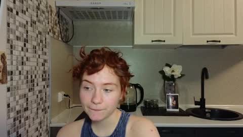 Snapshot of jelly_cherry chatting on February 14, 4:37 am Emily online show from February 14, 4:37 am
