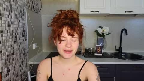 Snapshot of jelly_cherry chatting on March 5, 6:01 am Emily online show from March 5, 6:01 am