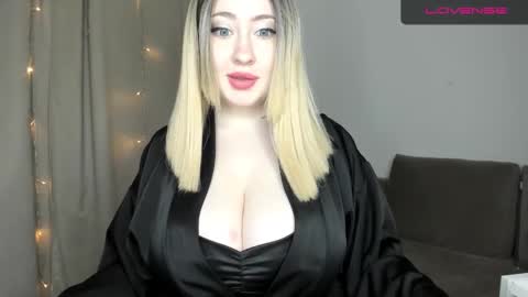 Snapshot of jenahaze chatting on February 4, 5:01 pm Jena online show from February 4, 5:01 pm