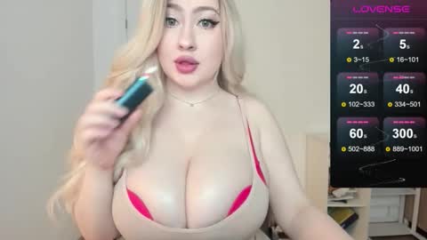 Snapshot of jenahaze chatting on November 27, 5:20 am Jena online show from November 27, 5:20 am