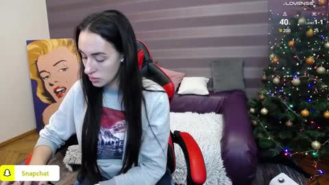 Snapshot of jeniferstone chatting on December 31, 6:37 am Kira online show from December 31, 6:37 am