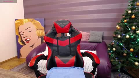 Snapshot of jeniferstone chatting on January 7, 6:38 am Kira online show from January 7, 6:38 am