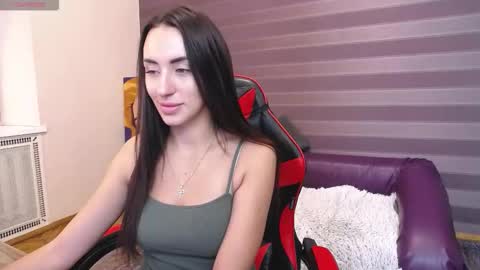 Snapshot of jeniferstone chatting on October 14, 6:36 am Kira online show from October 14, 6:36 am