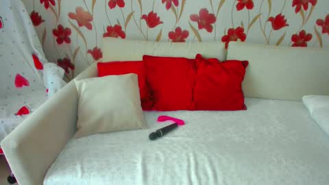 Snapshot of jennalison chatting on February 2, 9:30 am Jenn online show from February 2, 9:30 am