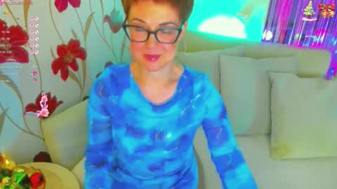 Snapshot of jennalison chatting on December 5, 12:25 pm Jenn online show from December 5, 12:25 pm