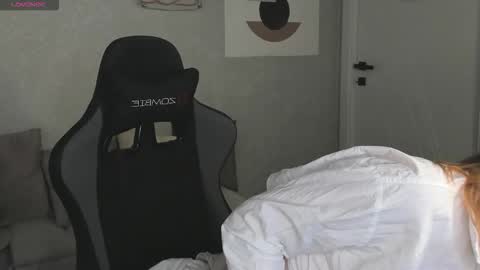 Snapshot of jennie_cartera chatting on December 18, 9:48 am Jennie online show from December 18, 9:48 am