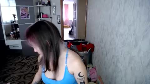 jenniedeparis online show from November 27, 10:28 am