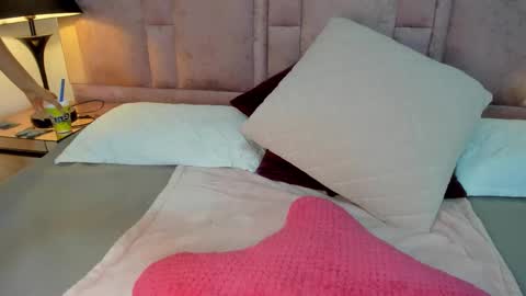 U can call me Angel online show from October 7, 6:21 am