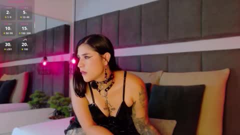 Jenn online show from December 5, 11:30 am