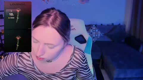 Snapshot of jenny__luv chatting on December 28, 7:44 am Jenny online show from December 28, 7:44 am