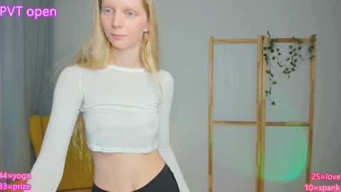 Snapshot of jenny_ames chatting on December 11, 9:01 pm Jenny online show from December 11, 9:01 pm