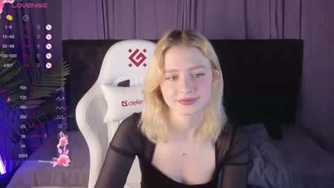 Snapshot of jenny_bunny_ chatting on March 8, 4:45 am jenny_bunny_ online show from March 8, 4:45 am