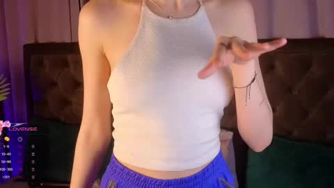 Snapshot of jenny_bunny_ chatting on March 10, 7:32 am jenny_bunny_ online show from March 10, 7:32 am