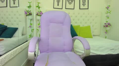 Snapshot of jenny_stark chatting on March 7, 7:27 pm jenny_stark online show from March 7, 7:27 pm