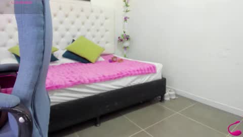 Snapshot of jenny_stark chatting on October 10, 6:51 pm jenny_stark online show from October 10, 6:51 pm