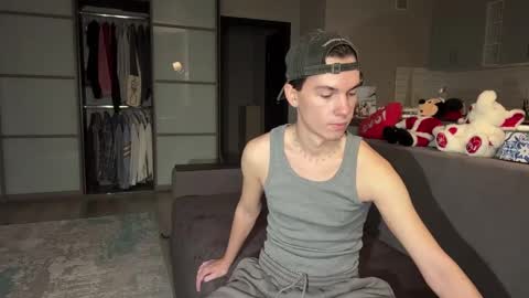 jeremy1scott online show from November 21, 3:27 am