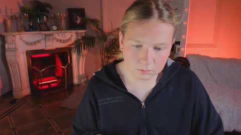 jes_solar online show from November 30, 6:12 pm