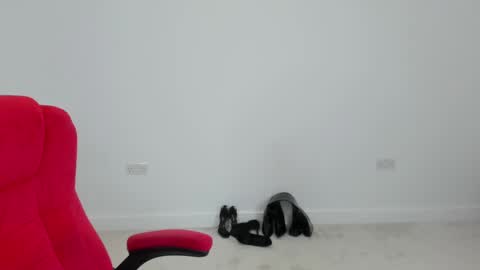 Snapshot of jesicacoper chatting on January 18, 2:14 am MistressJesicaCoper online show from January 18, 2:14 am