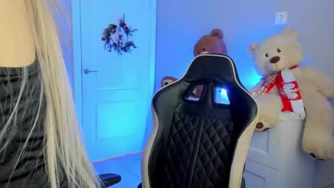 jess1ca_rabb1t online show from December 2, 6:52 am