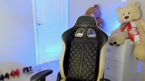 jess1ca_rabb1t online show from January 10, 11:11 am