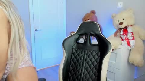 jess1ca_rabb1t online show from January 16, 7:49 am