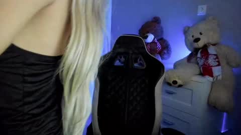 jess1ca_rabb1t online show from January 22, 9:46 am