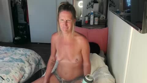 Snapshot of jess_dutton chatting on February 27, 9:58 pm Jessica online show from February 27, 9:58 pm