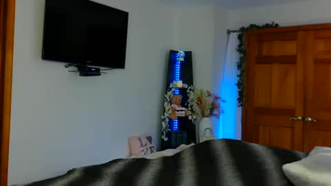 Jessabelle Diamond online show from December 11, 3:26 pm