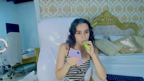 jessb_ online show from October 20, 7:03 pm