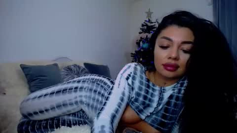 Snapshot of jessebella chatting on December 31, 7:10 am jesse online show from December 31, 7:10 am