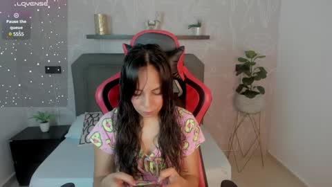 Snapshot of jessica_taylor_22 chatting on December 7, 12:24 pm jessica_taylor_22 online show from December 7, 12:24 pm