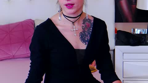 Snapshot of jessicagibson chatting on December 3, 6:37 am Jessica online show from December 3, 6:37 am