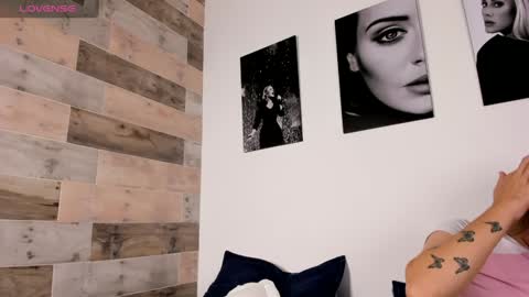 JESSI AND NAOMI online show from December 30, 1:04 am