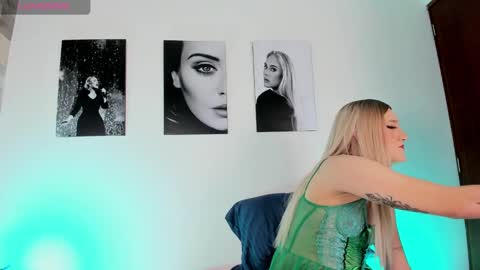 JESSI AND NAOMI online show from January 25, 3:51 am