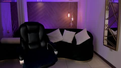 JESS online show from October 25, 9:39 am