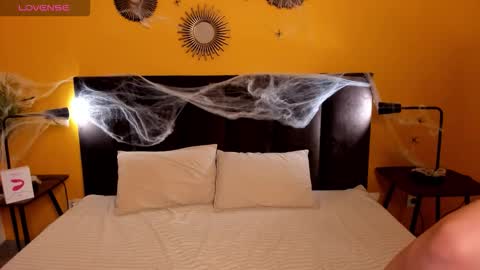 Snapshot of jessie_curlyy chatting on October 23, 2:00 am Jessie online show from October 23, 2:00 am