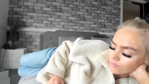 jessiebella0210_ online show from November 3, 3:13 pm