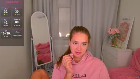 Snapshot of jessiestarz chatting on October 1, 2:23 pm Jessi online show from October 1, 2:23 pm