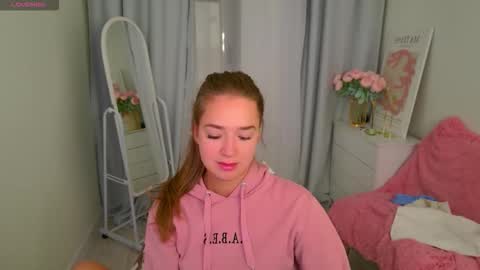 Snapshot of jessiestarz chatting on October 8, 8:45 am Jessi online show from October 8, 8:45 am