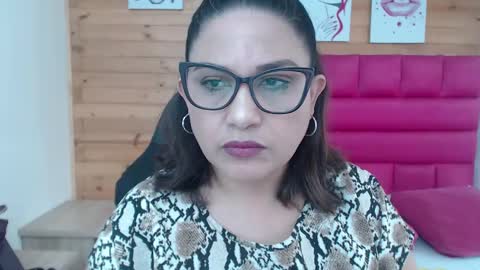 paola online show from December 5, 2:55 pm