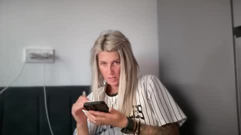 Jessye online show from October 20, 2:28 pm